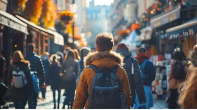 A Guide to Avoiding Pickpockets in Busy Tourist Areas